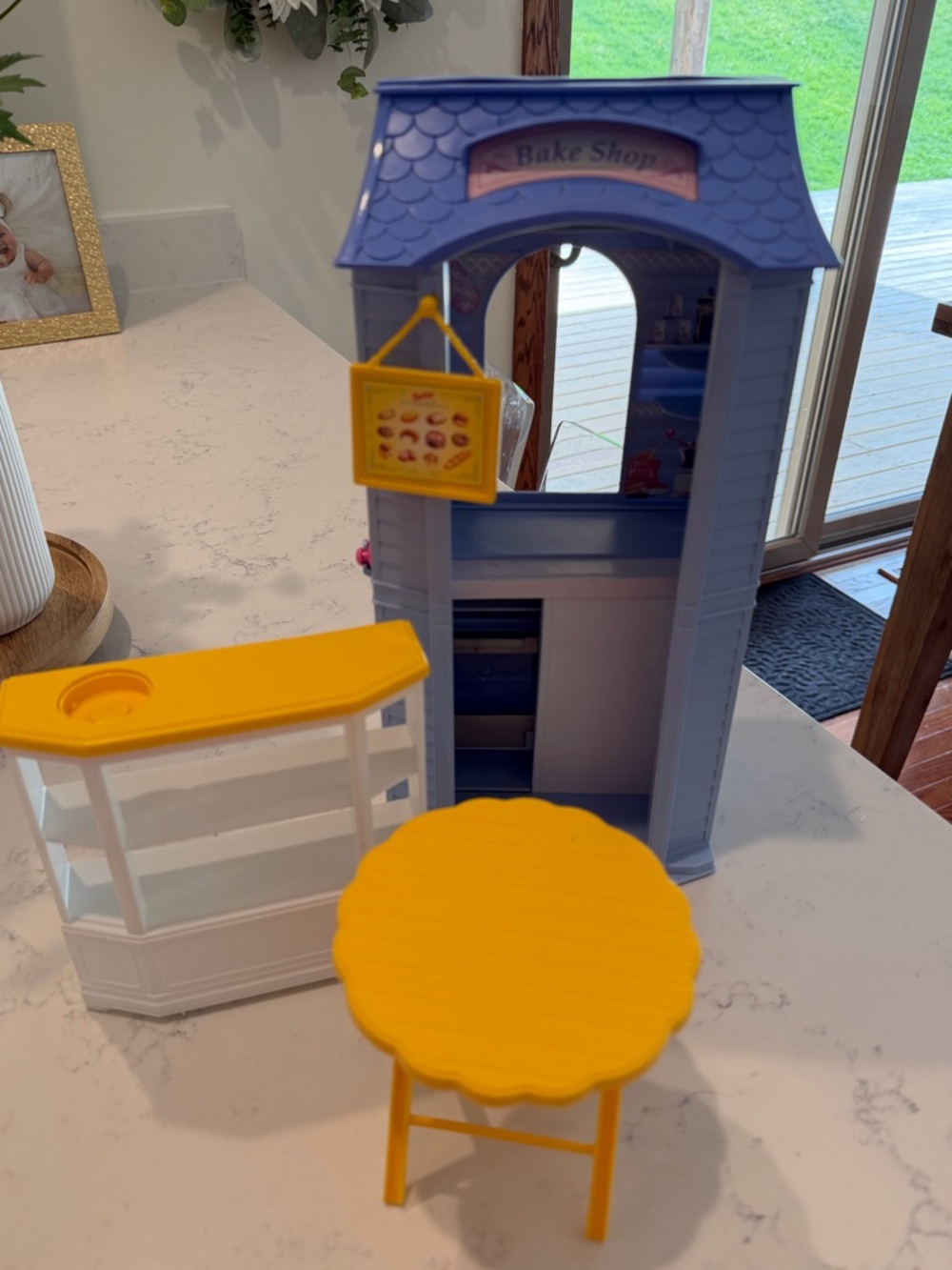 Barbie 1998 Cafe Playset and Table